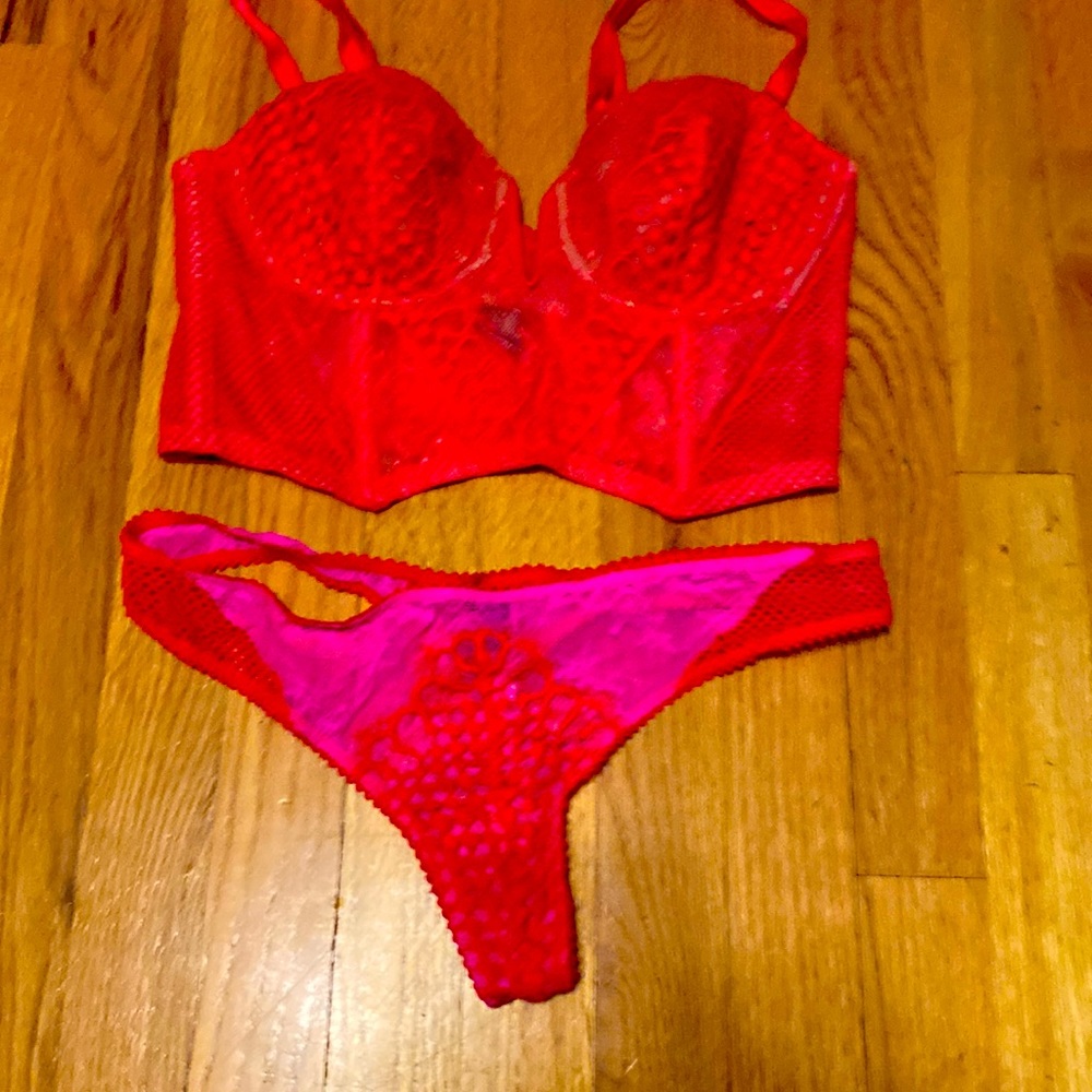 This is from VS wicked collection  36C long line bra and thong set